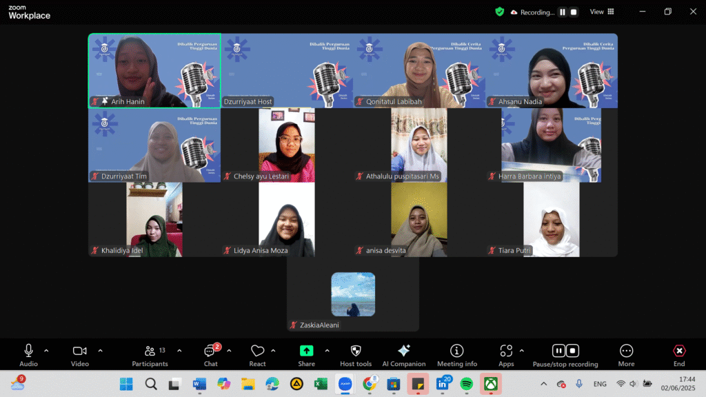 Webinar Edutalk Dzurriyaat online melalui platform Zoom, menunjukkan sesi bincang inspiratif tentang studi luar negeri untuk santri. Mentor alumni luar negeri berinteraksi dengan peserta dari berbagai pesantren dan sekolah. Bukti Program Edutalk Dzurriyaat Gratis tetap berjalan efektif secara daring untuk pembinaan dan motivasi studi global.