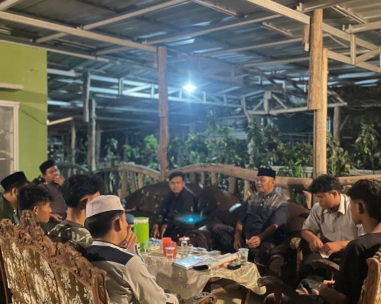 Perkumpulan santri Pondok Pesantren Insan Kamil Nganjuk